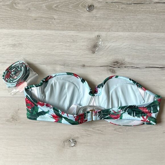 VICTORIA'S SECRET SWIM
Mix & Match Twist Push-Up Bandeau Top Blue Palm Print 34B - Picture 6 of 7